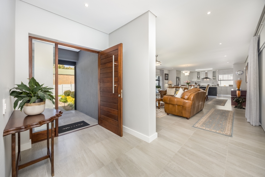 4 Bedroom Property for Sale in Vierlanden Western Cape